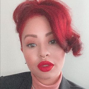 Meet your Posher, Emisha